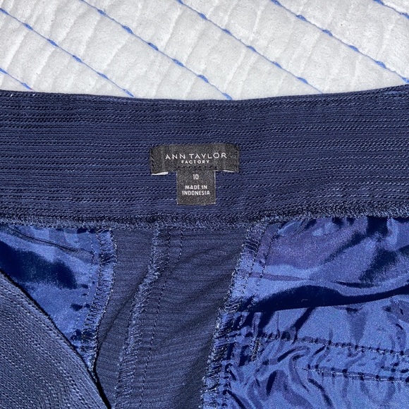 ANN TAYLOR blue shorts - Picture 4 of 4